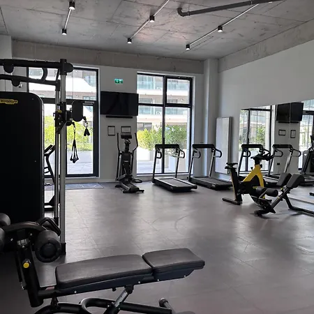 Andreas In Odyssey Pool & *