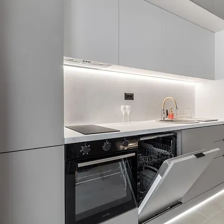 Andreas In Odyssey Pool &