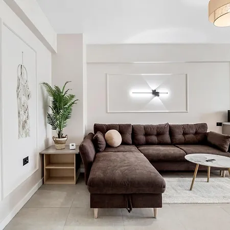 Andreas In Odyssey Pool & Apartamento Năvodari