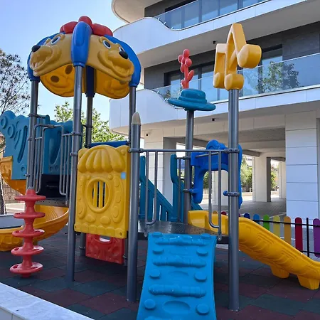 Andreas In Odyssey Pool & Apartamento Năvodari