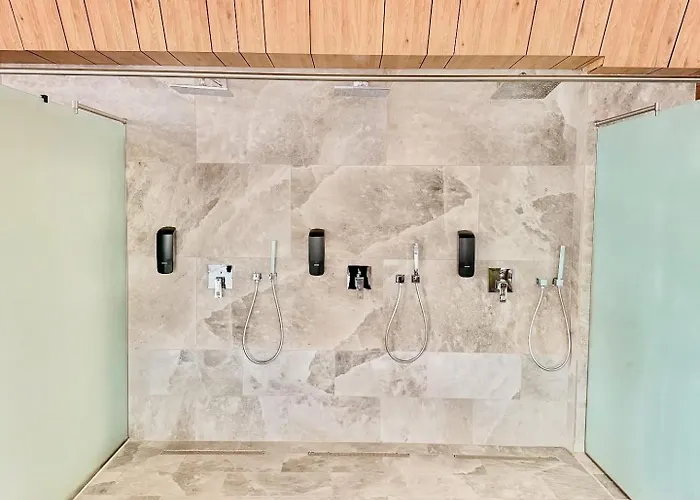 Andreas In Odyssey Pool &